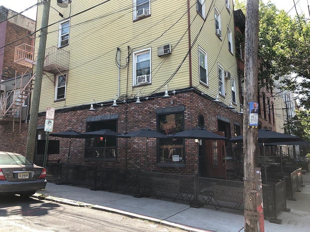 239 BLOOMFIELD ST Unit: 1