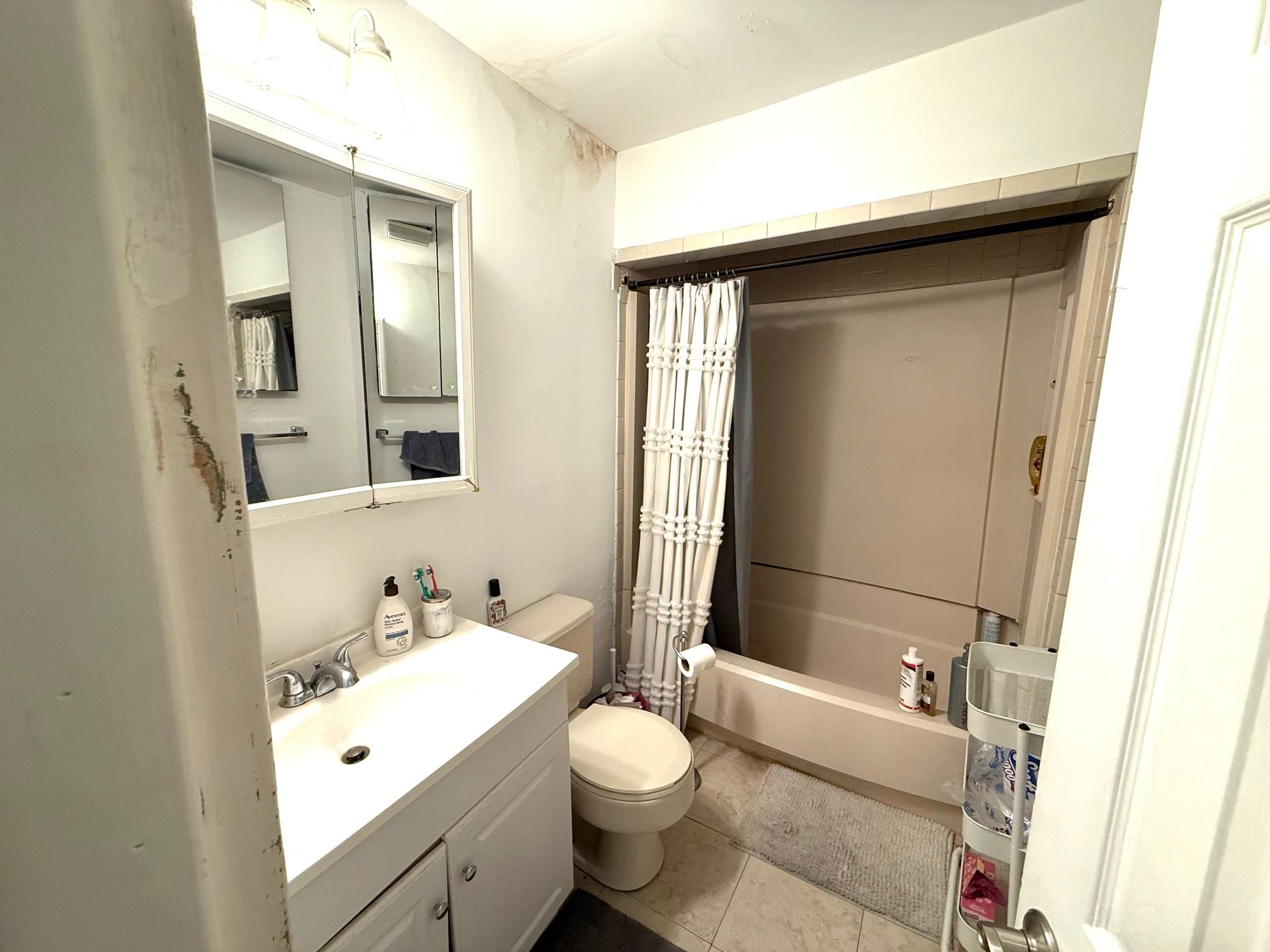 239 BLOOMFIELD ST Unit: 1