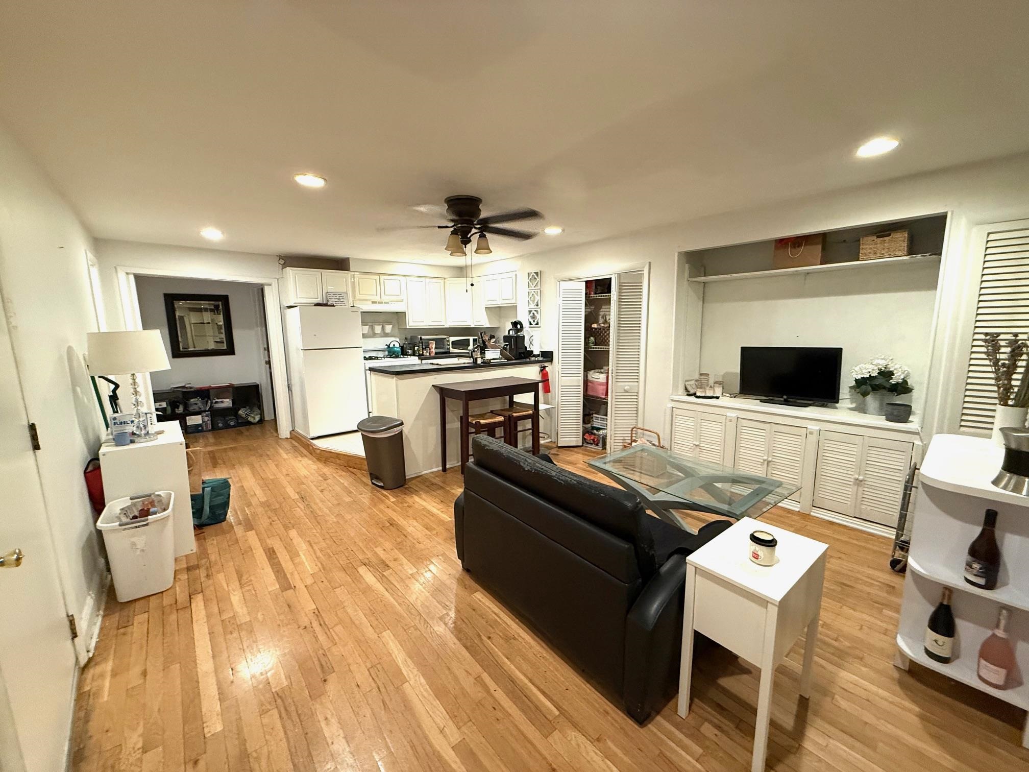239 BLOOMFIELD ST Unit: 1