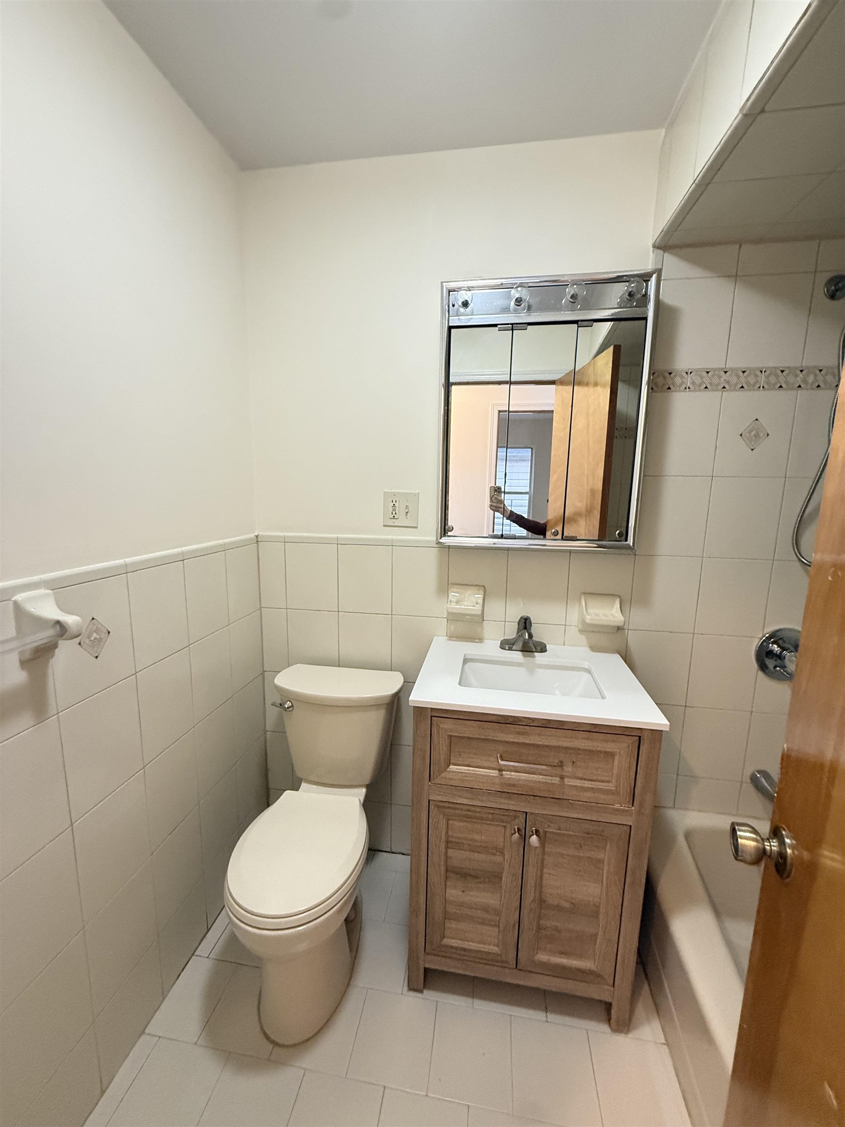 64 70TH ST Unit: 2