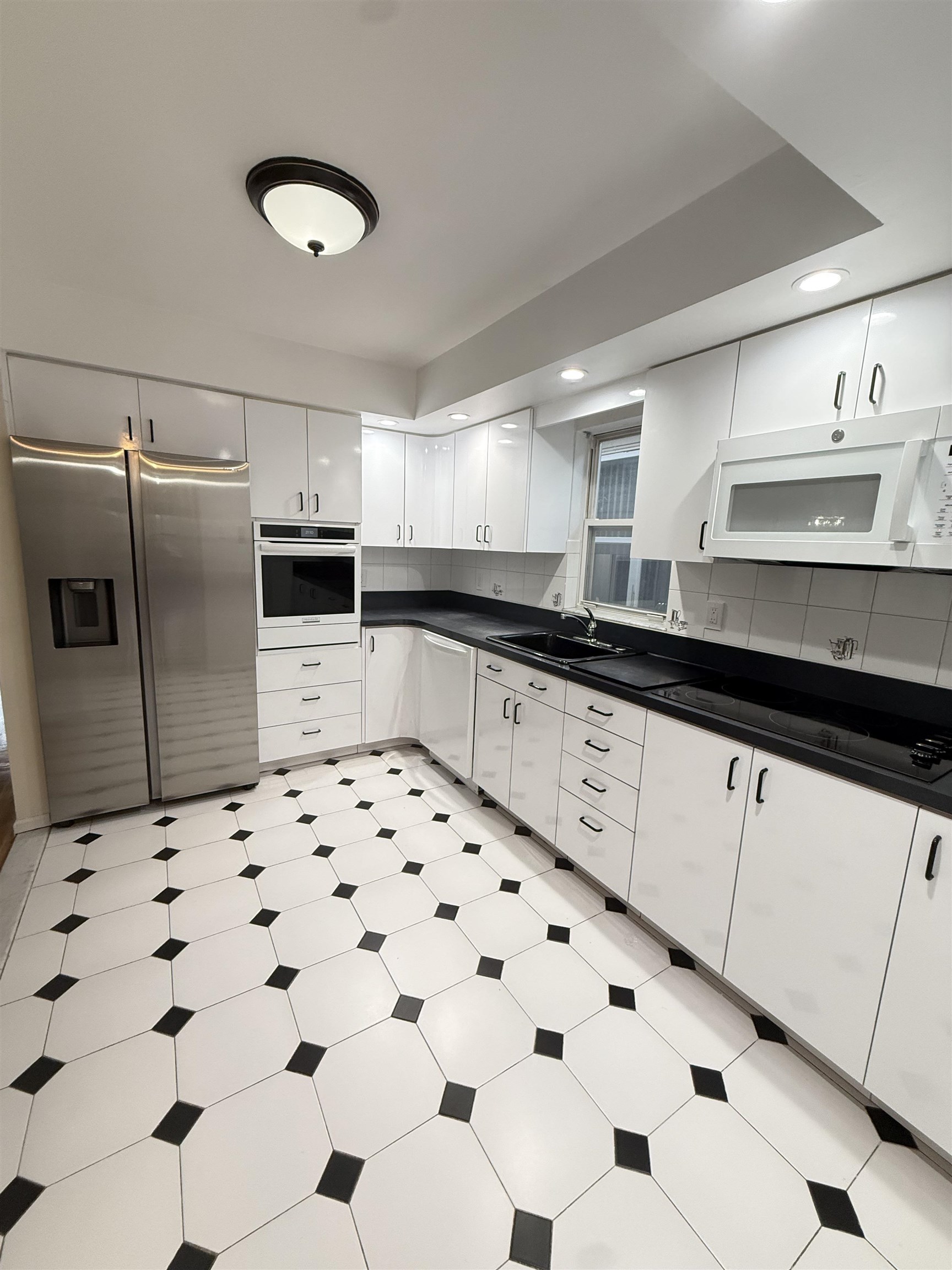 64 70TH ST Unit: 2