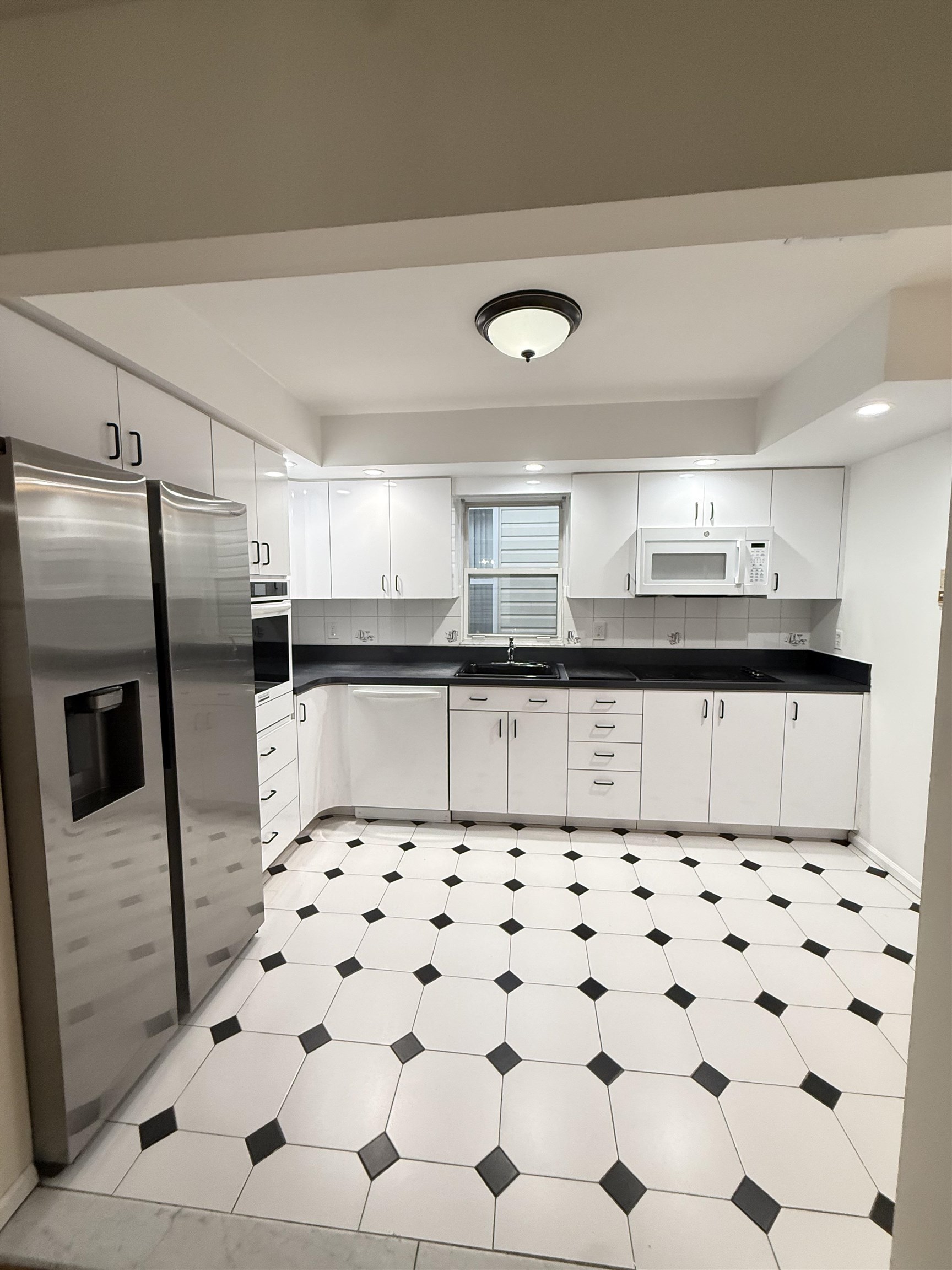 64 70TH ST Unit: 2