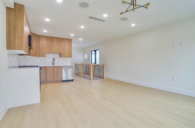 182 COLUMBIA AVE