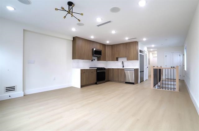 182 COLUMBIA AVE