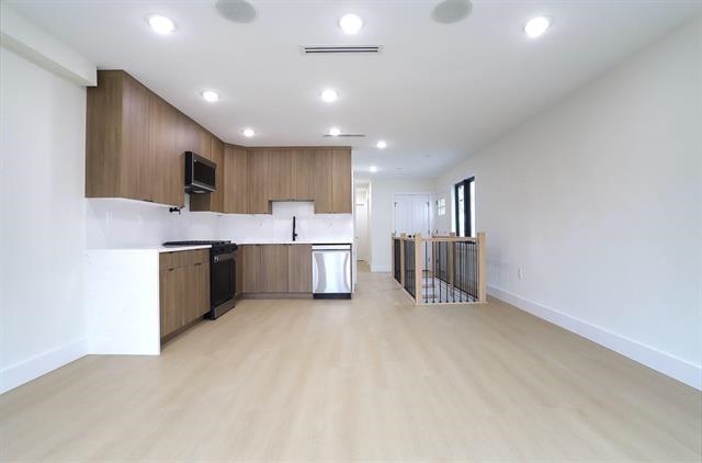 182 COLUMBIA AVE