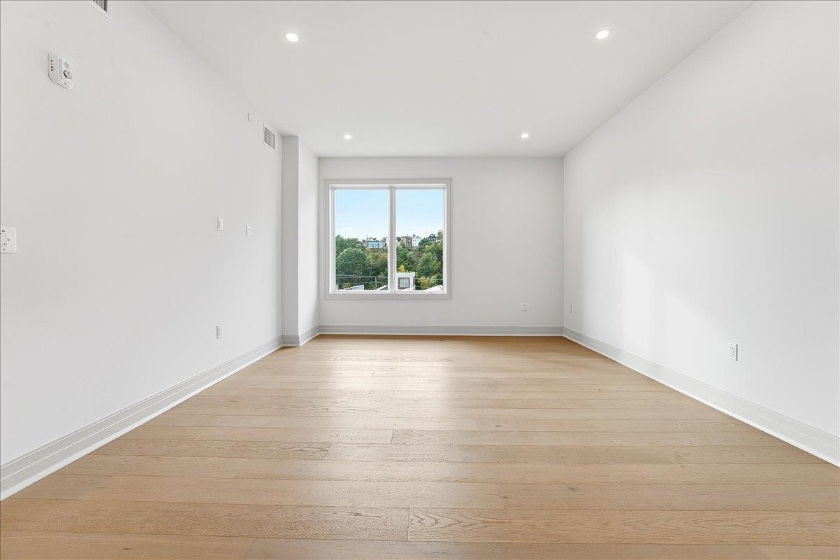 921 MADISON ST Unit: 205