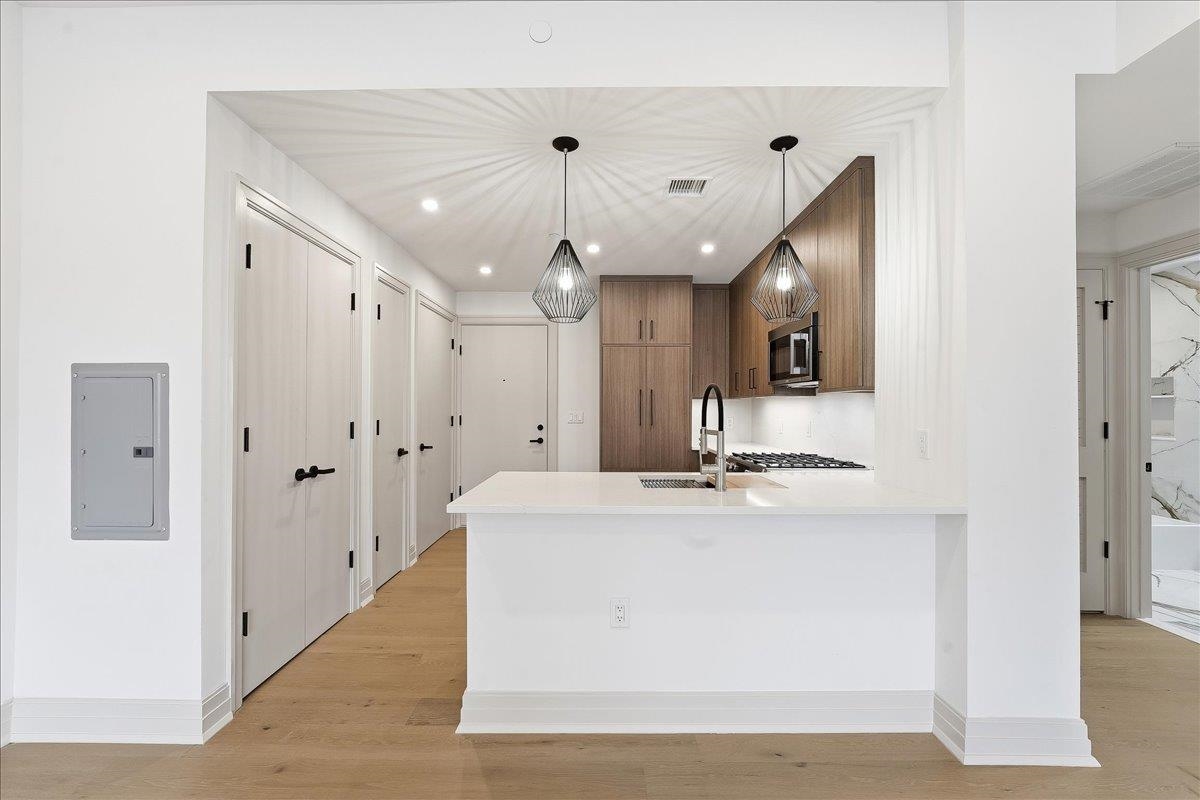 921 MADISON ST Unit: 205