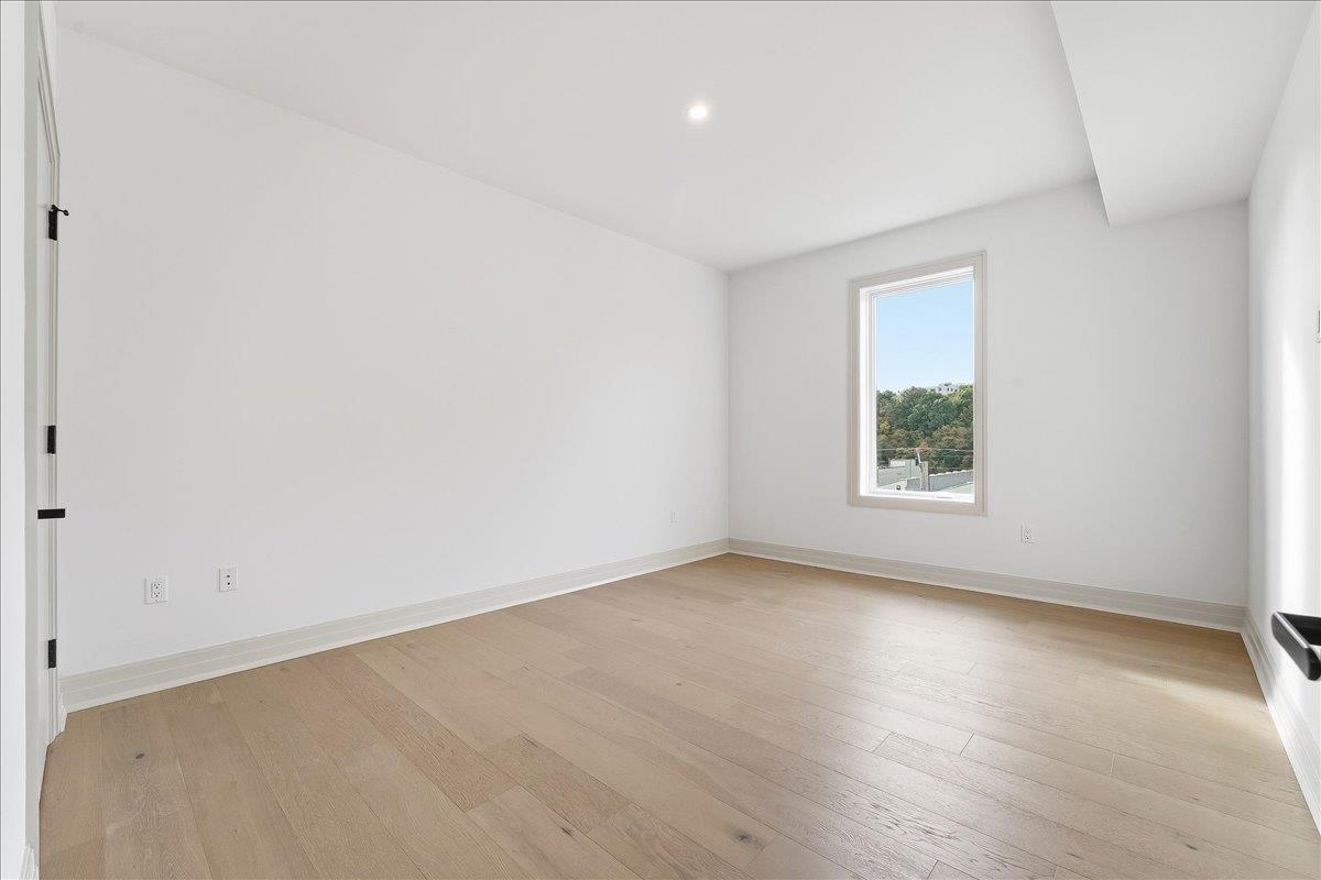 921 MADISON ST Unit: 205
