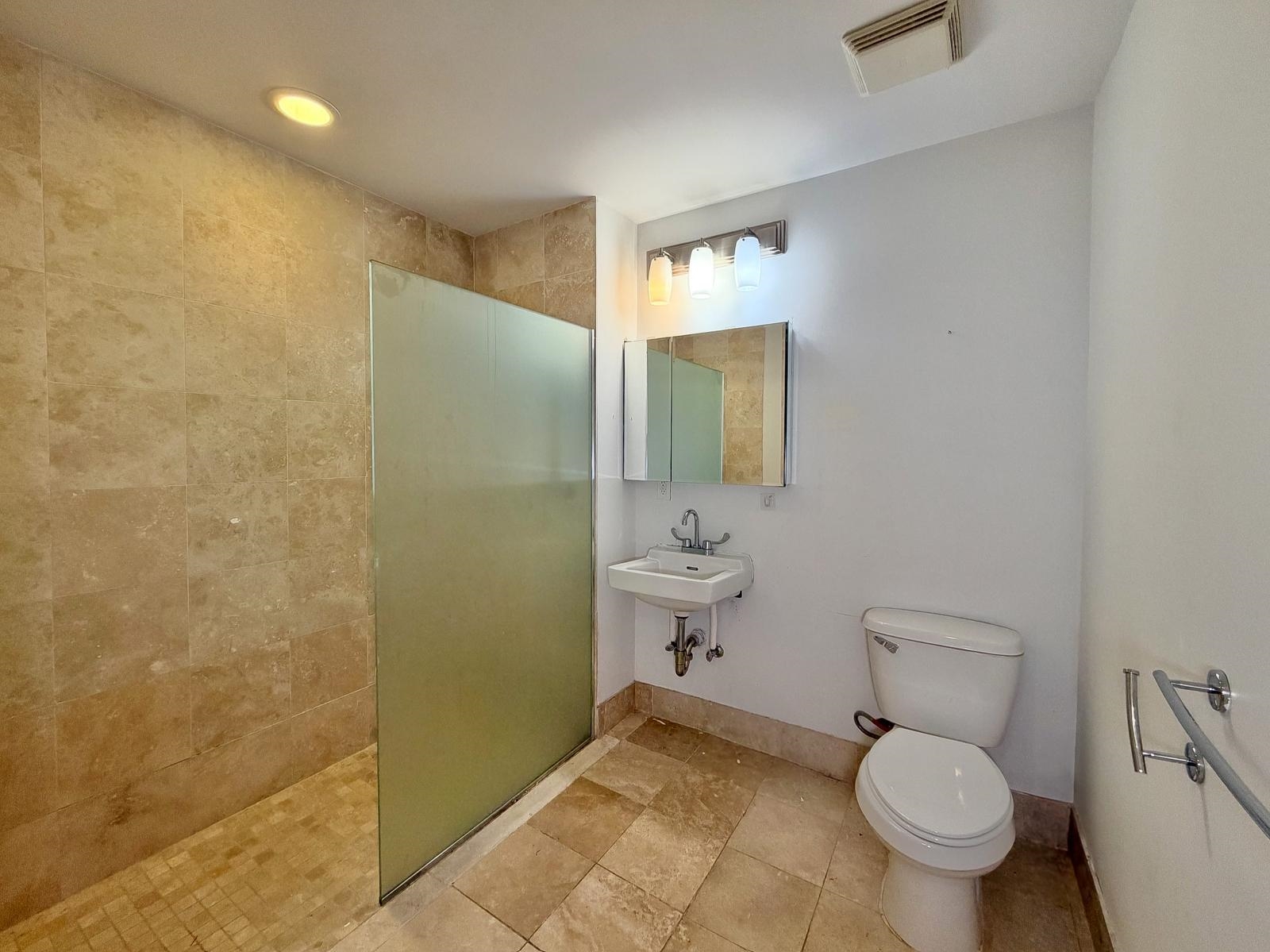 2000 WEST ST Unit: PH1
