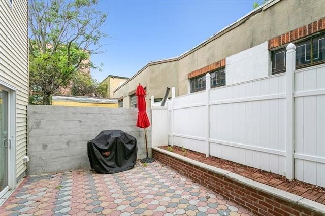 320 6TH ST Unit: 1