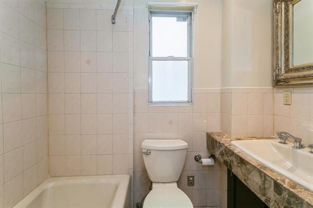 320 6TH ST Unit: 1