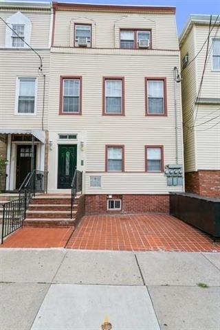 320 6TH ST Unit: 1