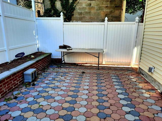 320 6TH ST Unit: 1
