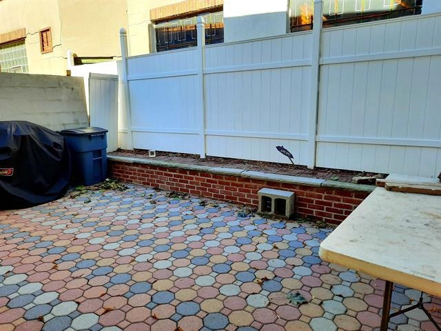 320 6TH ST Unit: 1