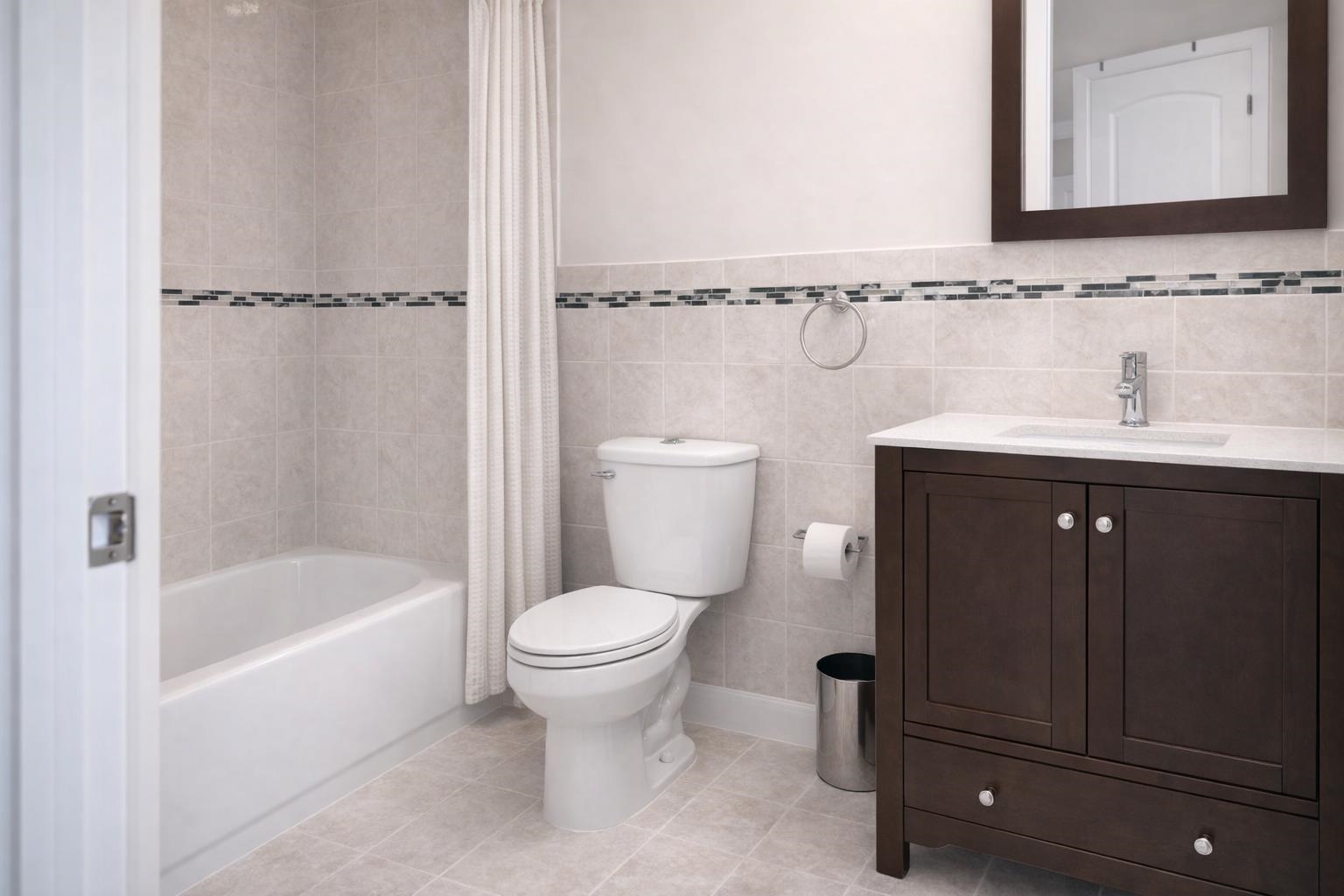 302 TERRACE AVE Unit: 1ST FLOOR