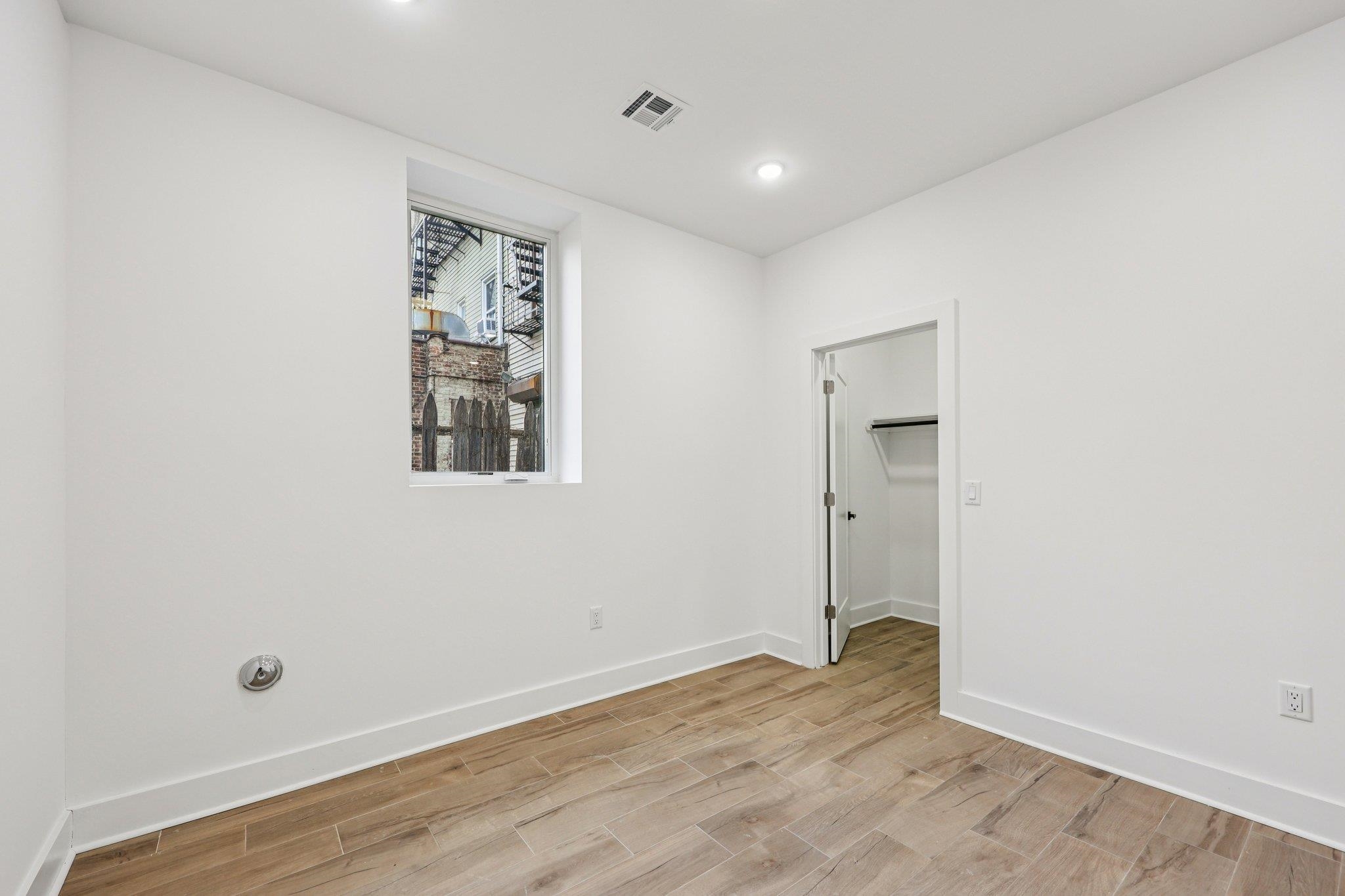 1003 SUMMIT AVE Unit: 1