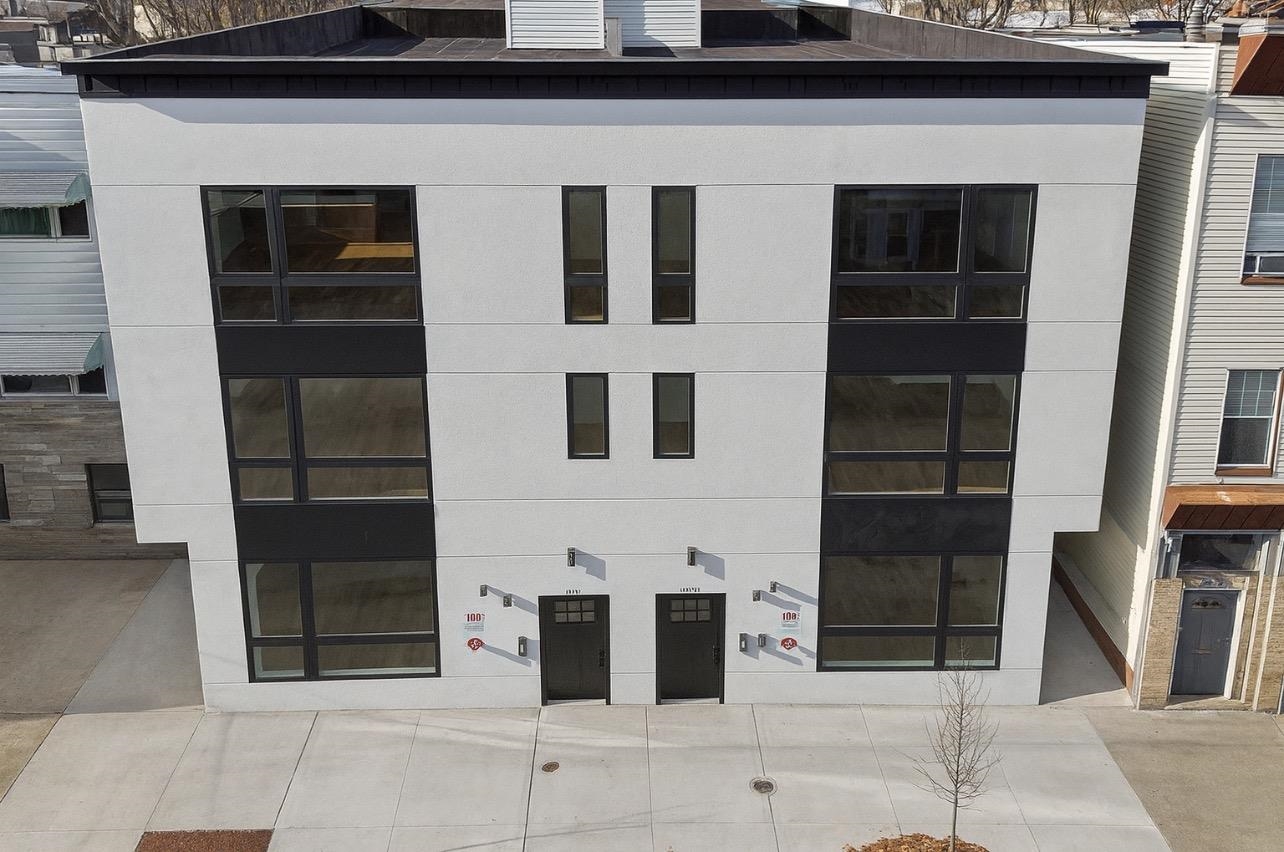 1003 SUMMIT AVE Unit: 1