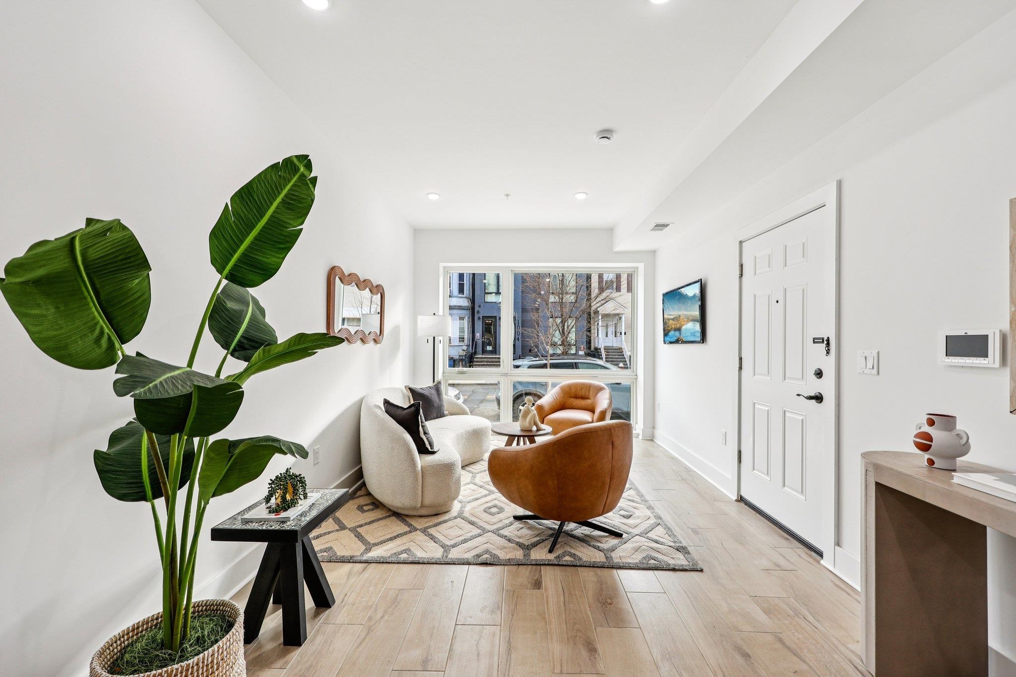 1003 SUMMIT AVE Unit: 1