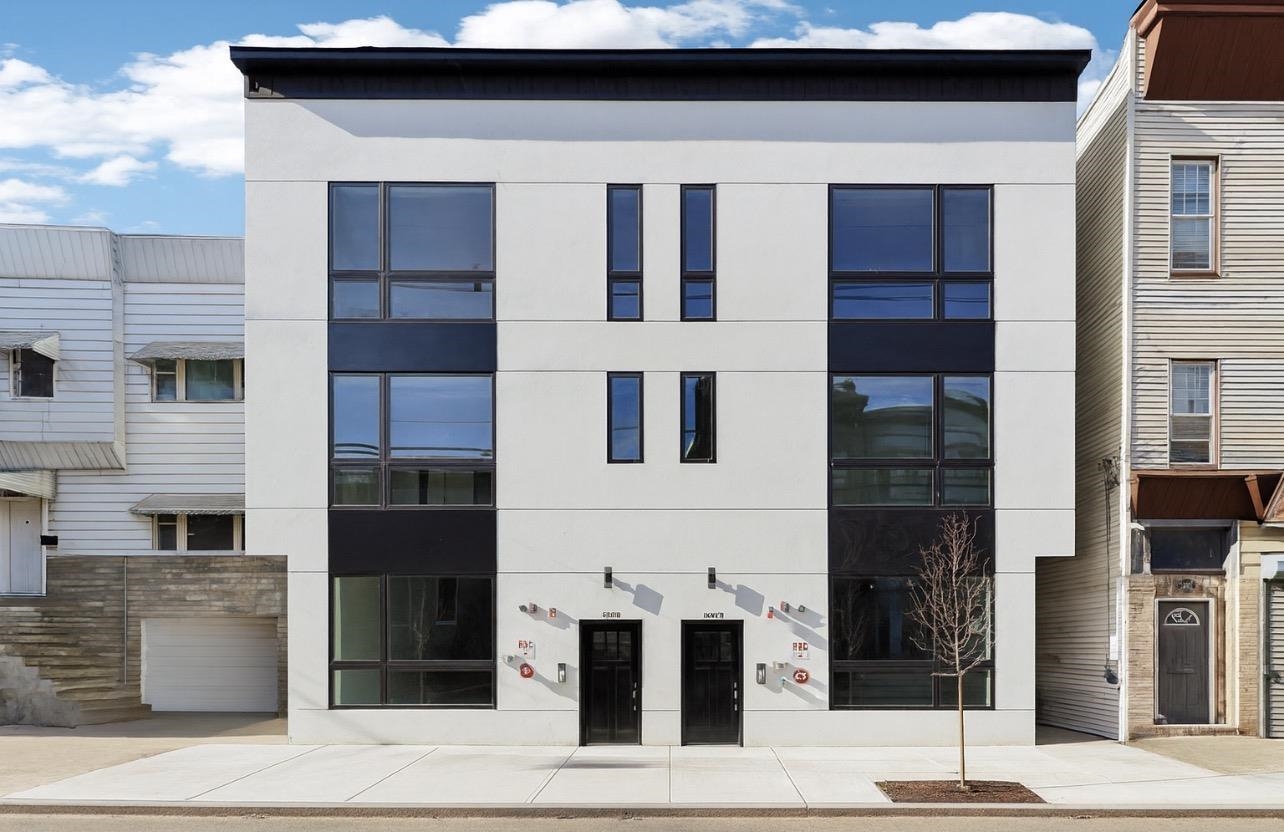 1003 SUMMIT AVE Unit: 1