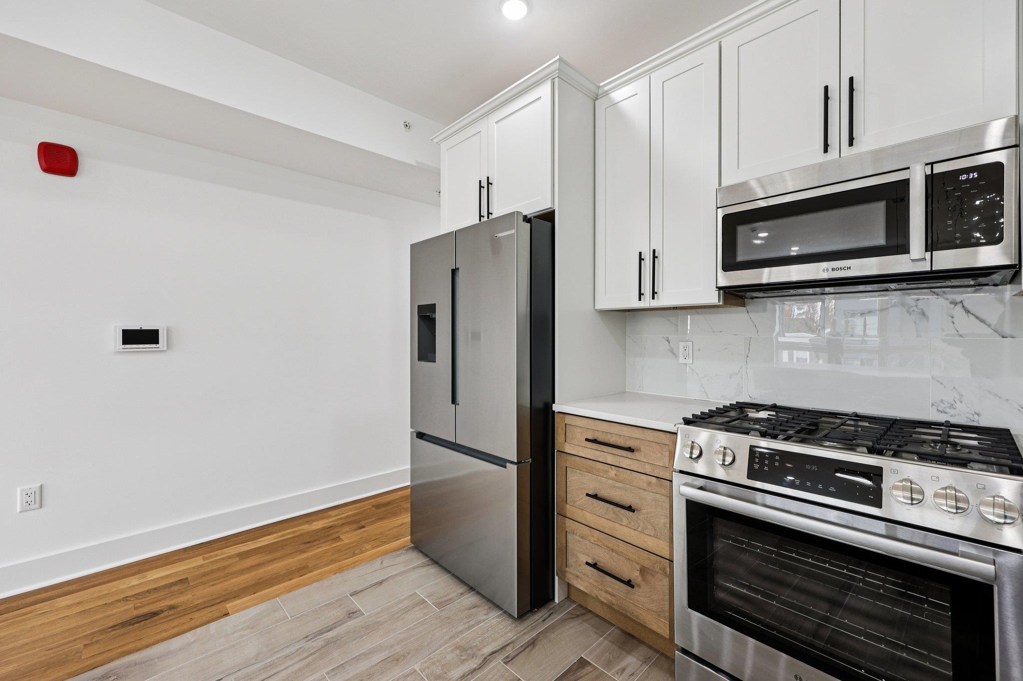 1003 SUMMIT AVE Unit: 3