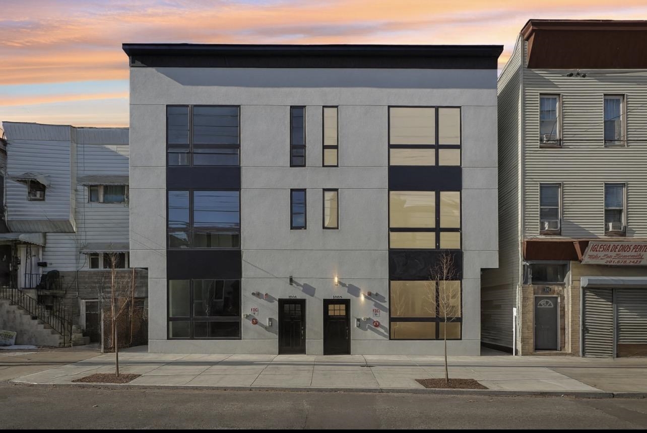 1003 SUMMIT AVE Unit: 3