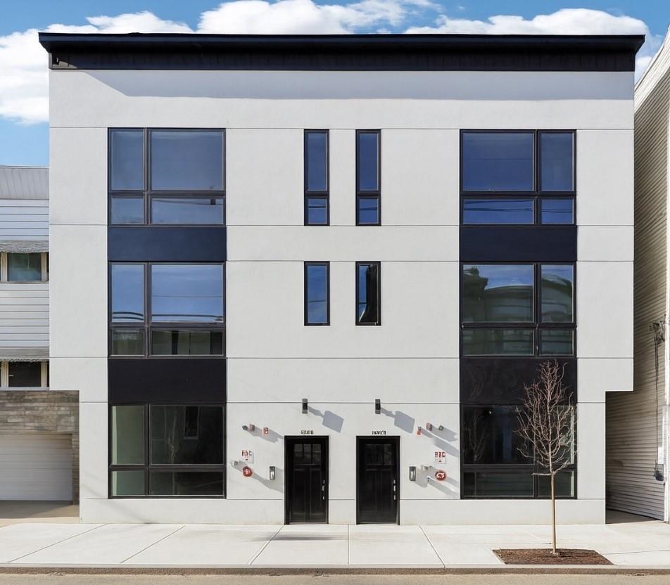 1003 SUMMIT AVE Unit: 3