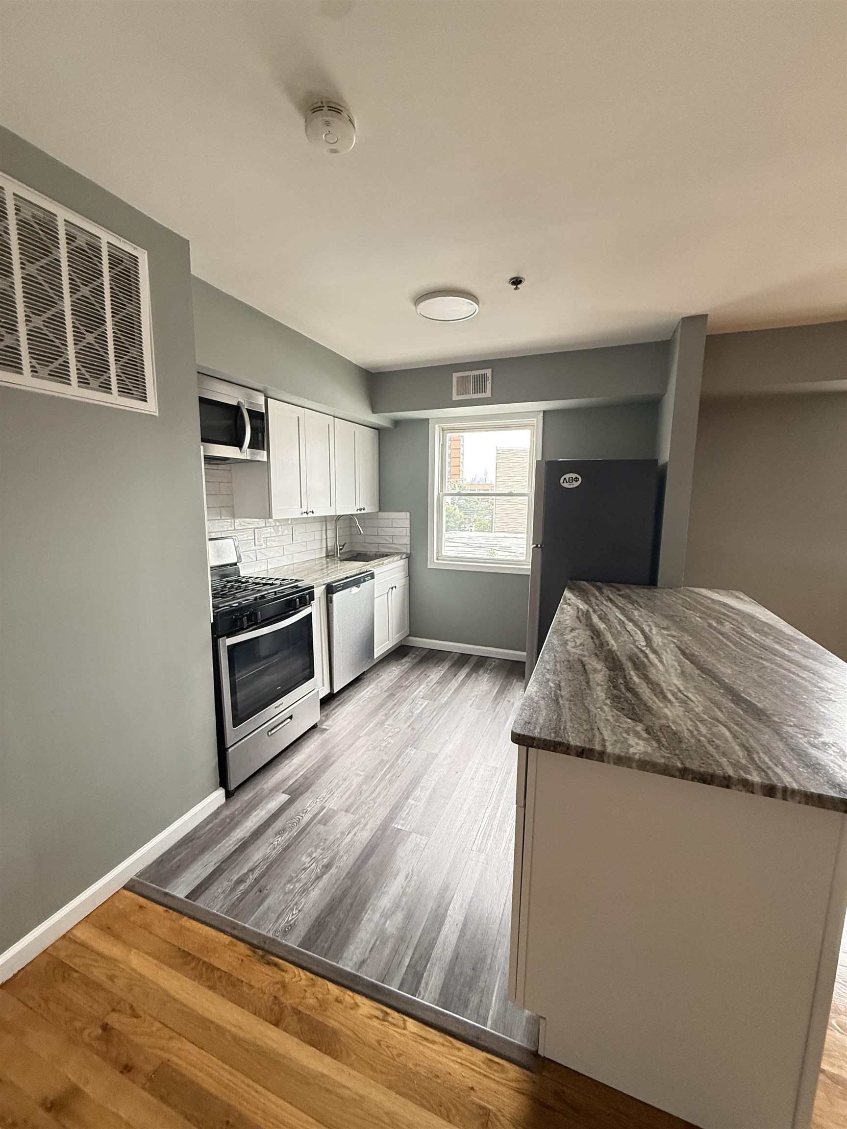 701 22ND ST Unit: 3B