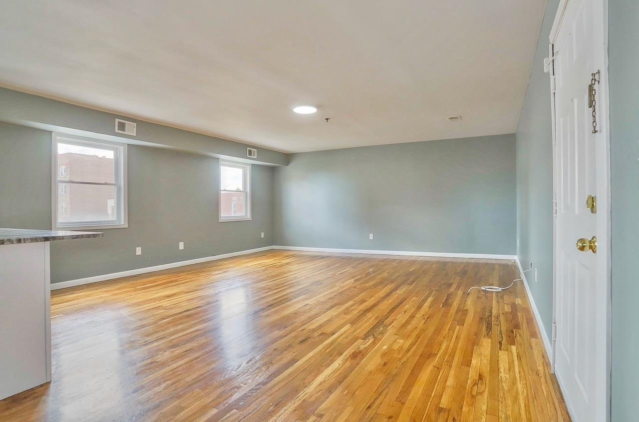 701 22ND ST Unit: 3B