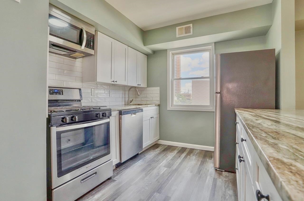 701 22ND ST Unit: 3B