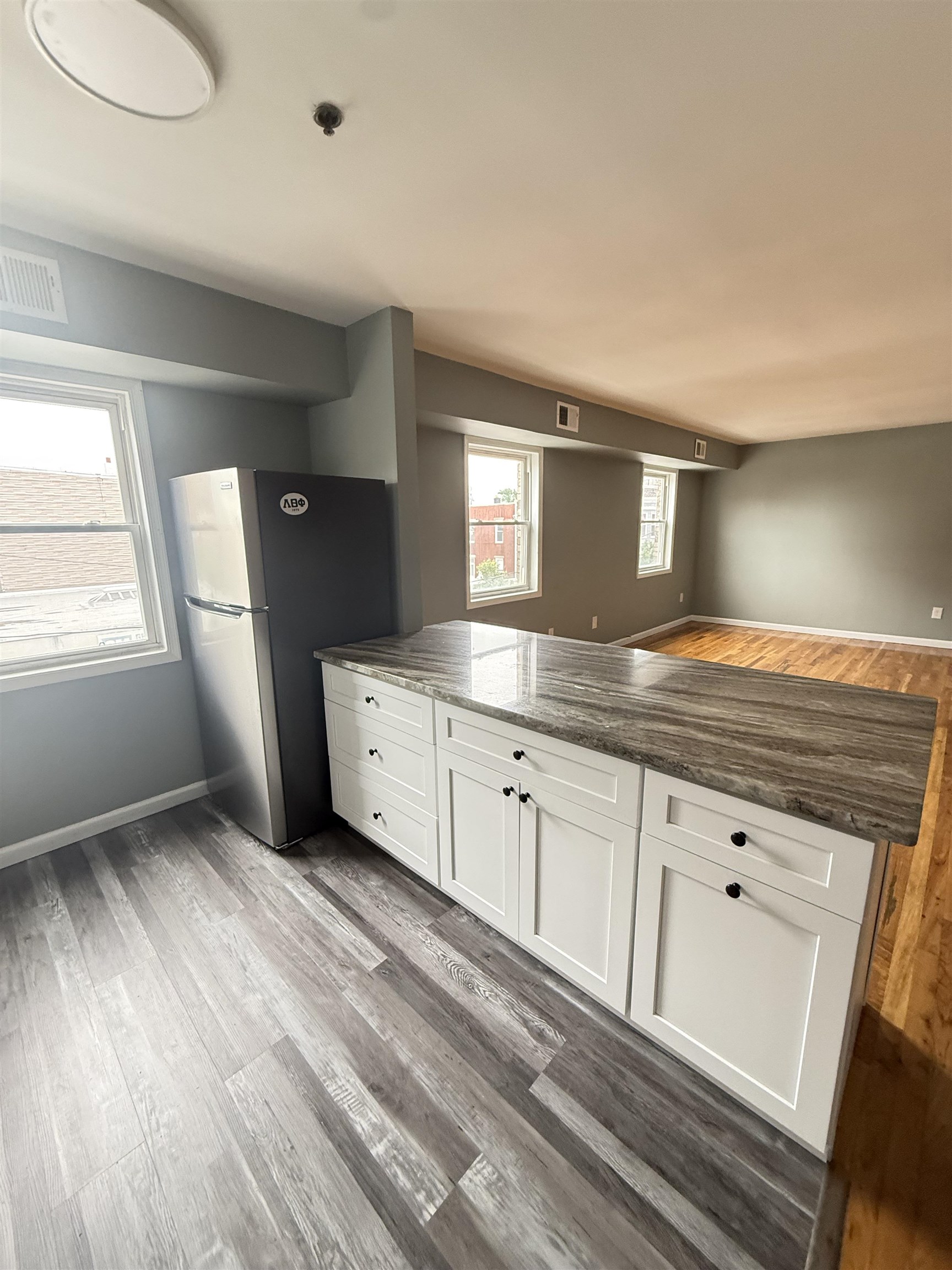 701 22ND ST Unit: 3B