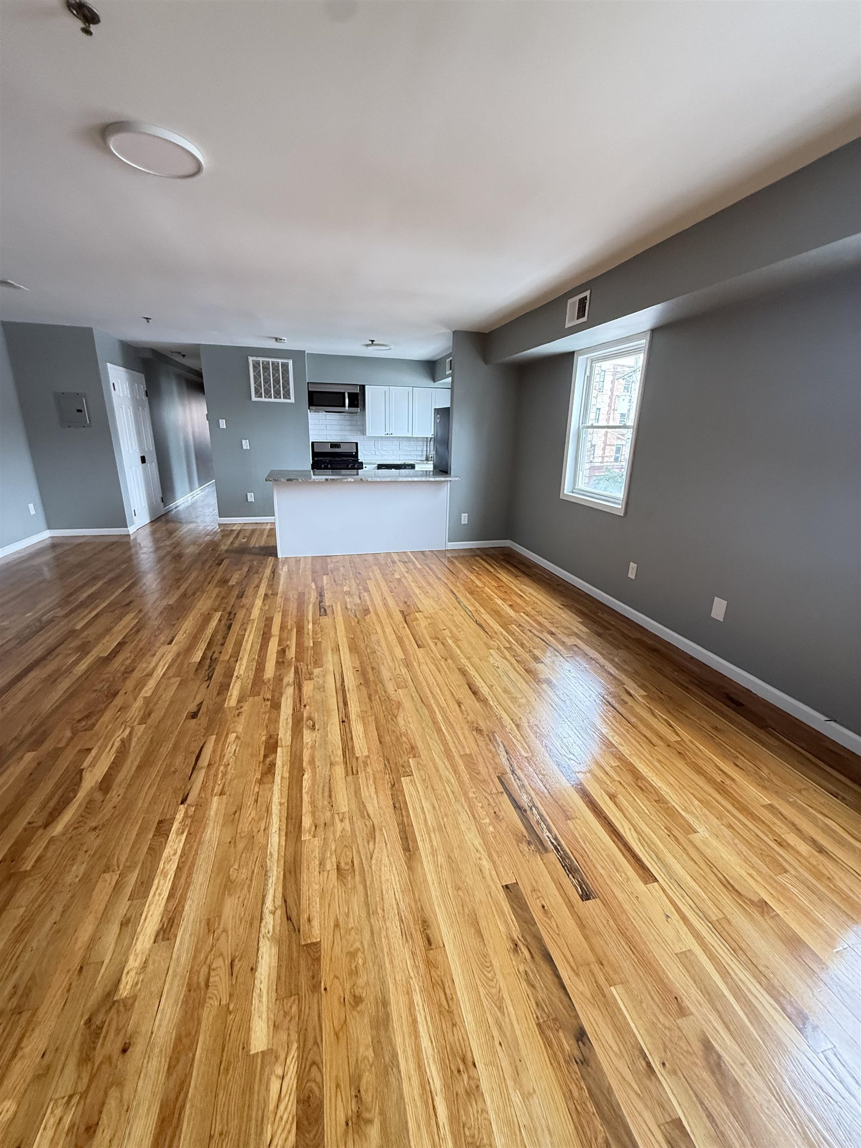 701 22ND ST Unit: 3B