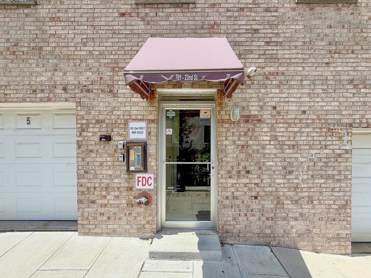 701 22ND ST Unit: 3B