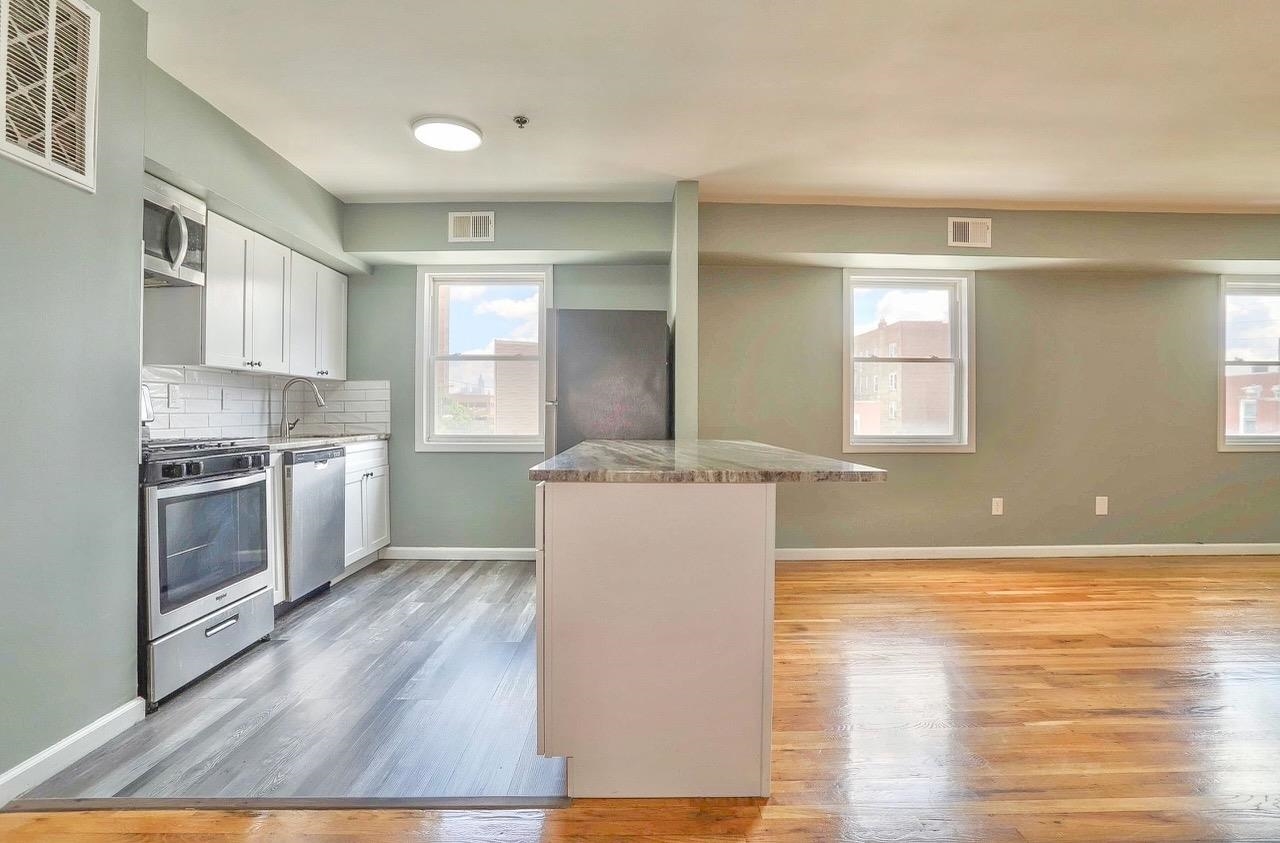 701 22ND ST Unit: 3B