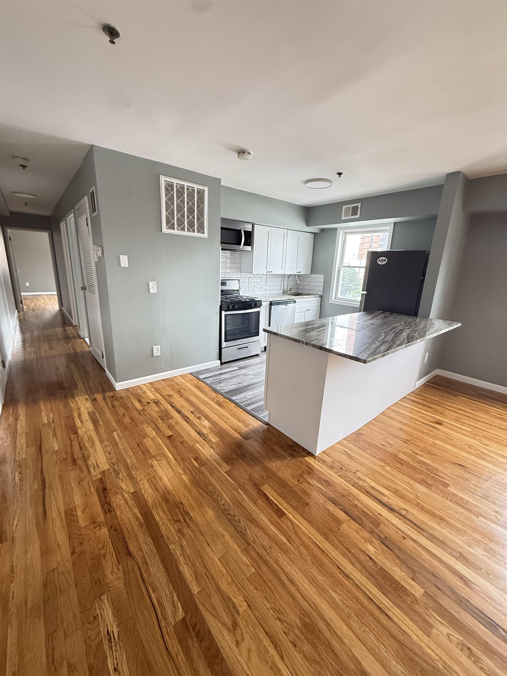 701 22ND ST Unit: 3B