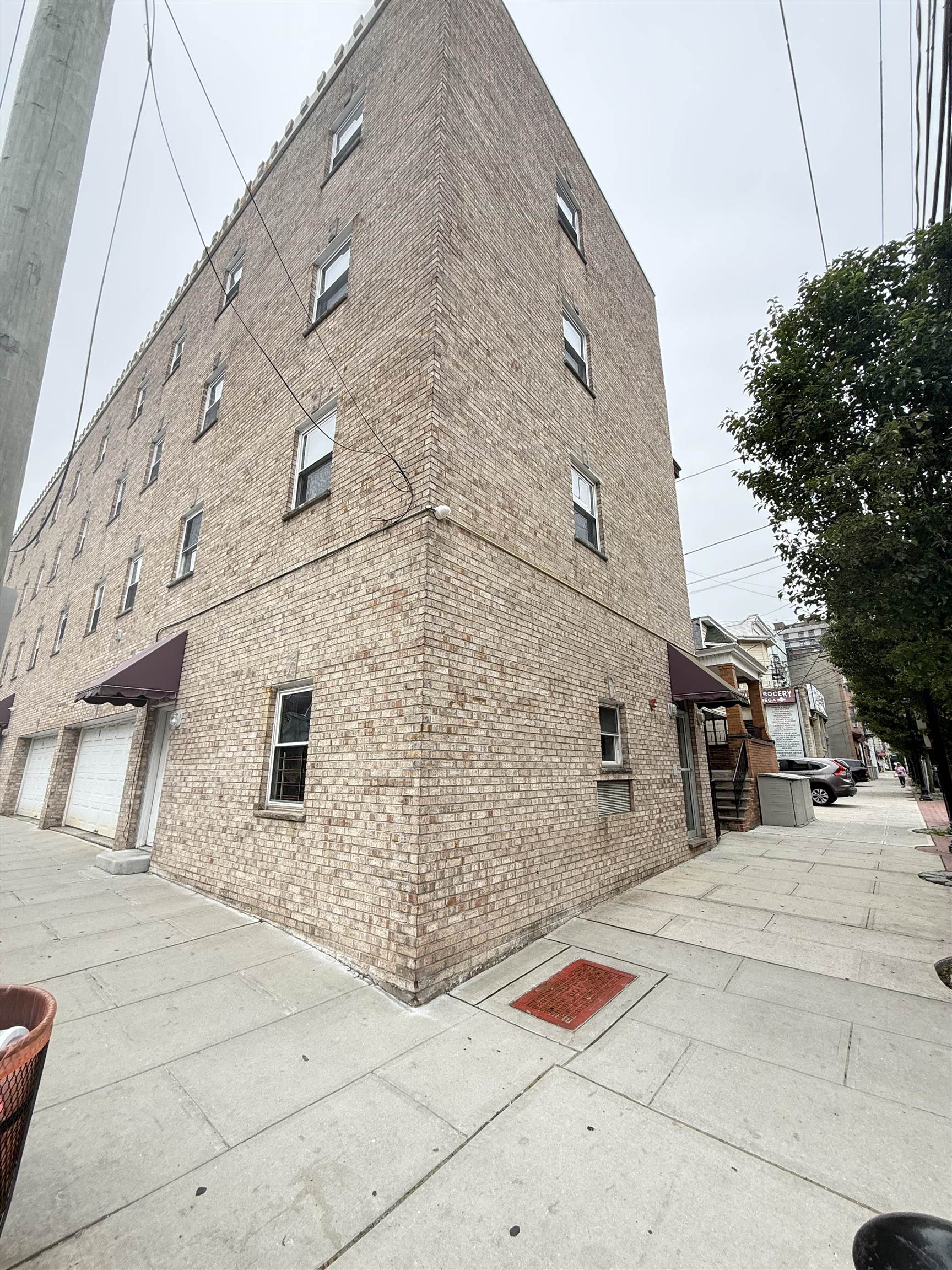 701 22ND ST Unit: 3B