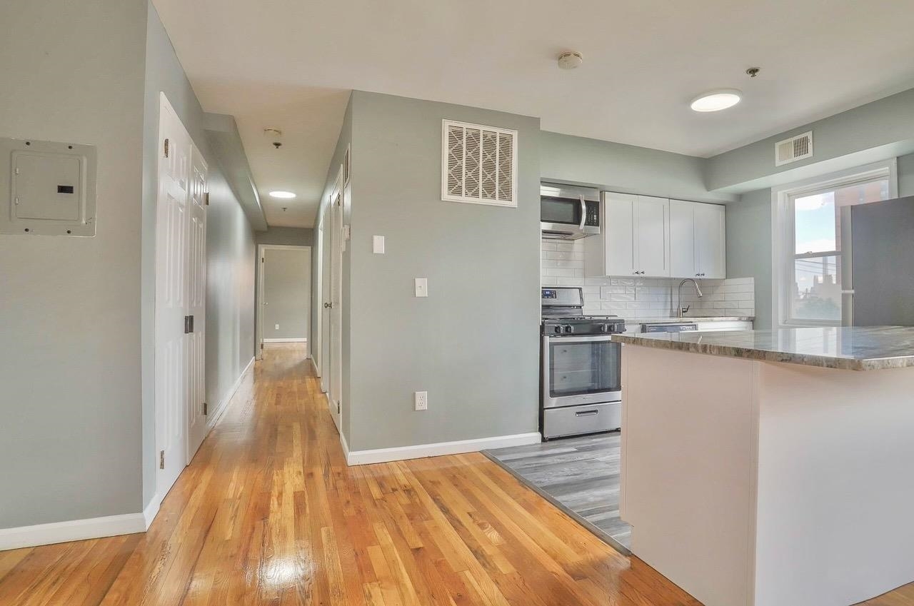 701 22ND ST Unit: 3B