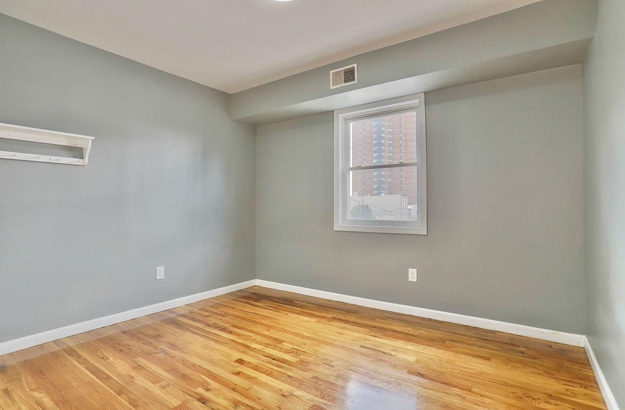 701 22ND ST Unit: 3B