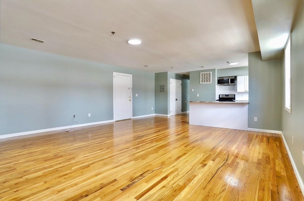 701 22ND ST Unit: 3B