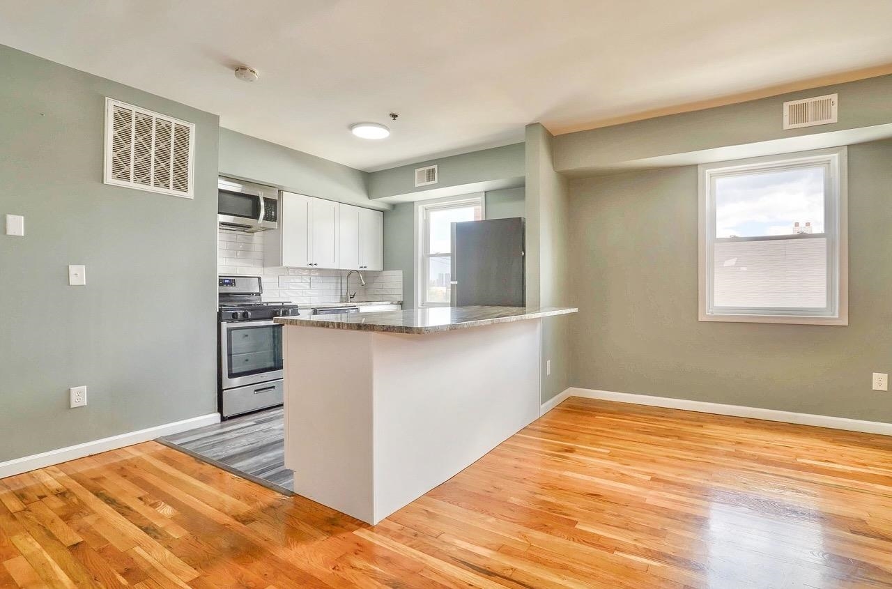 701 22ND ST Unit: 3B