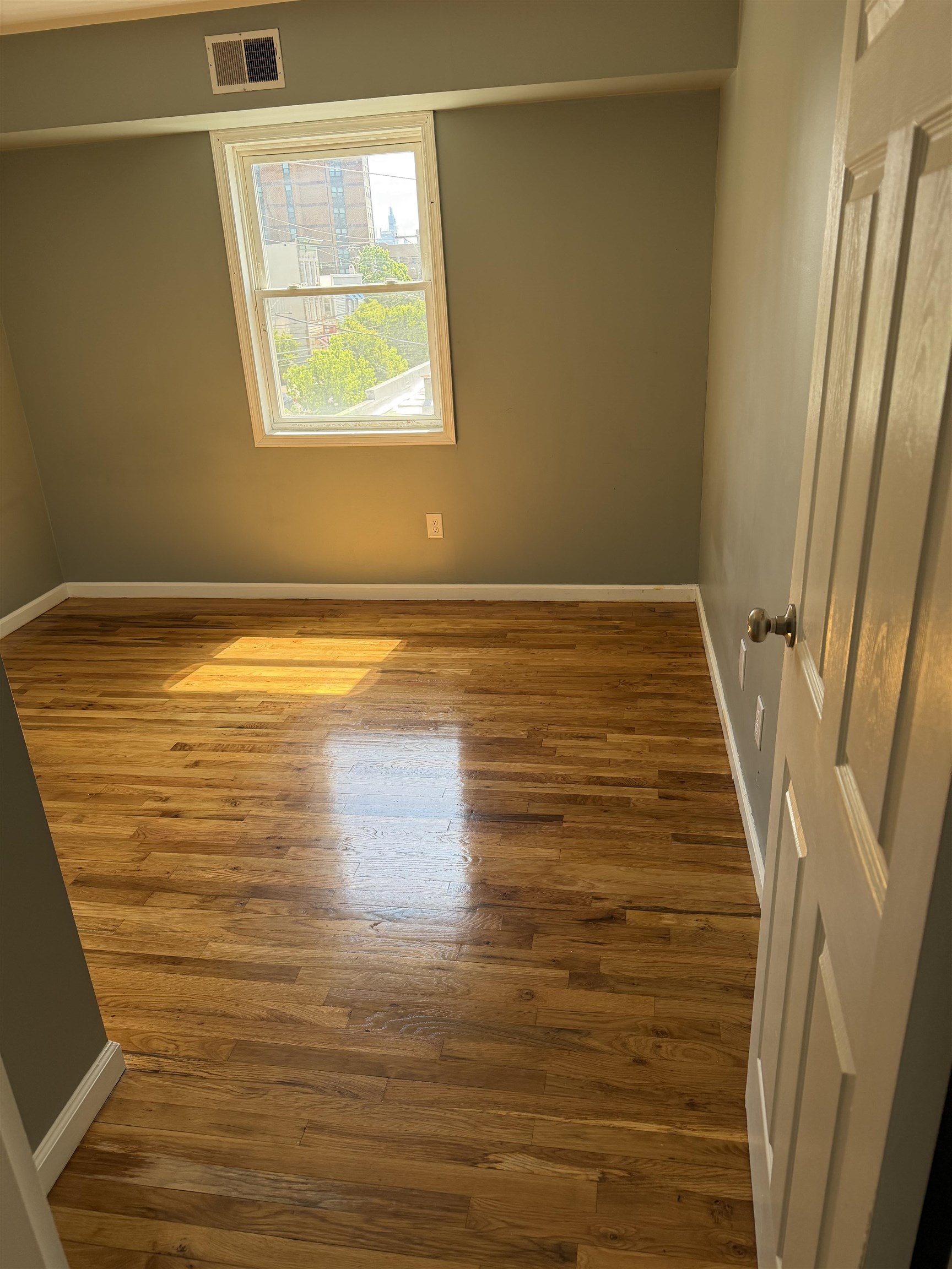 701 22ND ST Unit: 3B