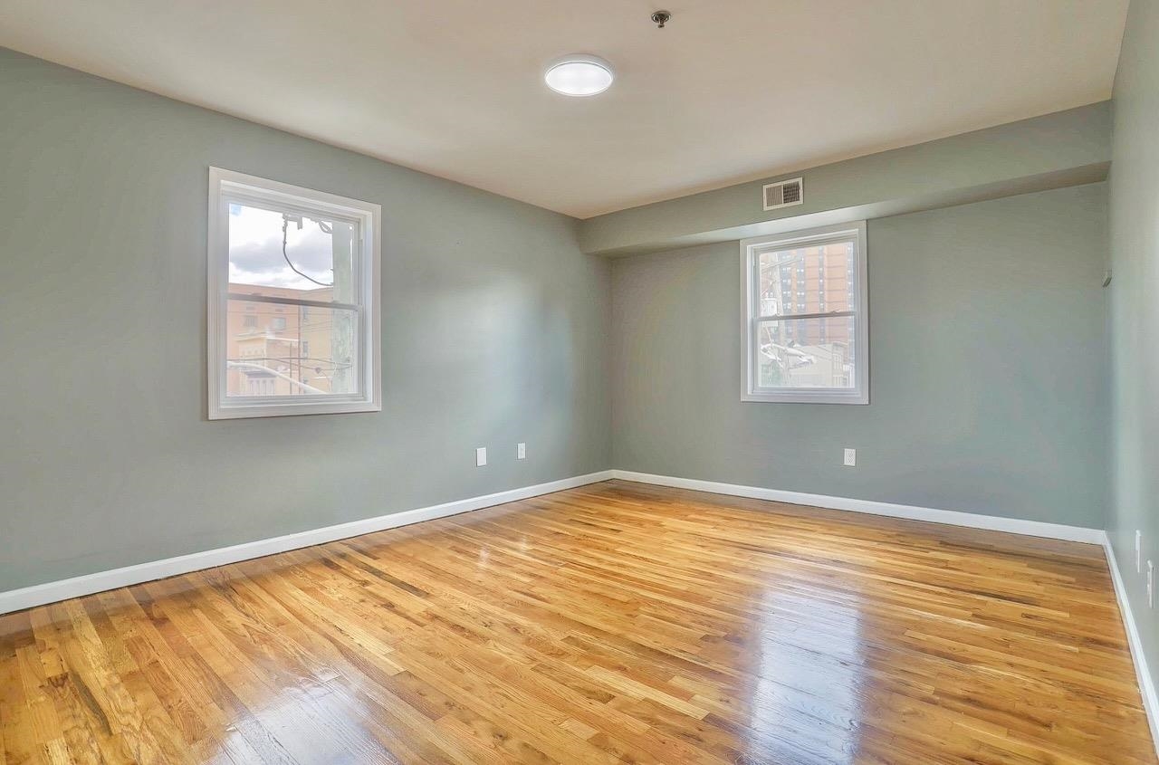 701 22ND ST Unit: 3B