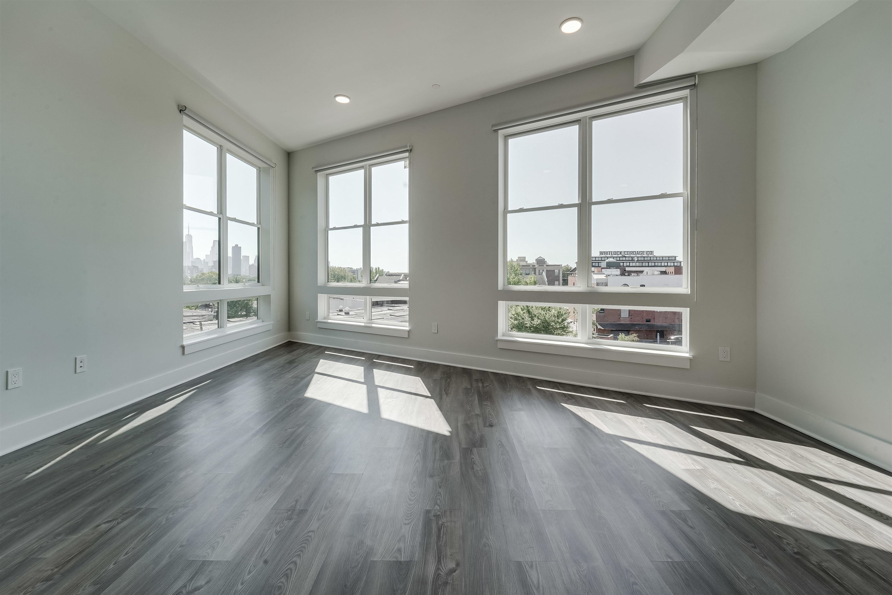 660 GRAND ST Unit: 310