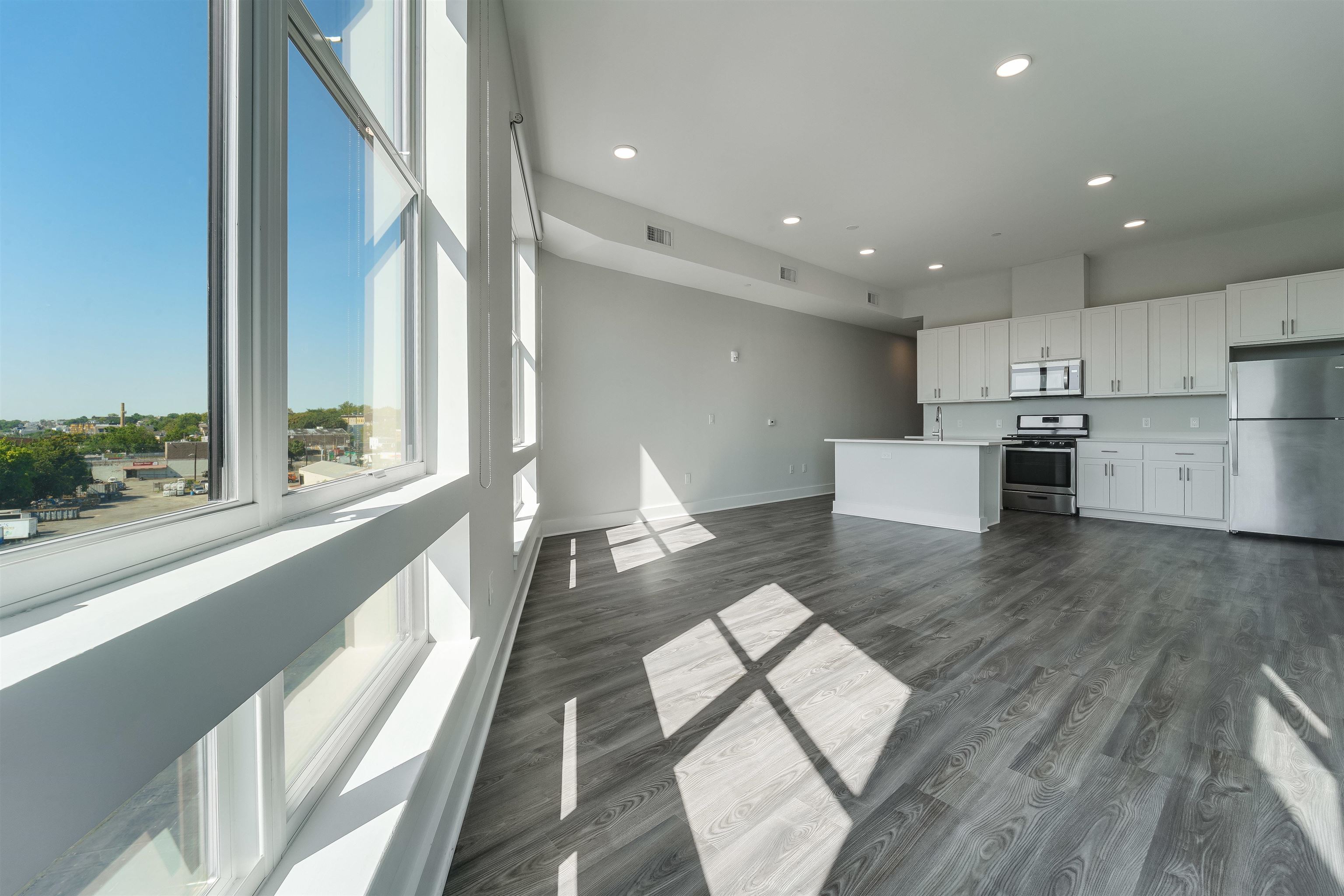660 GRAND ST Unit: 310