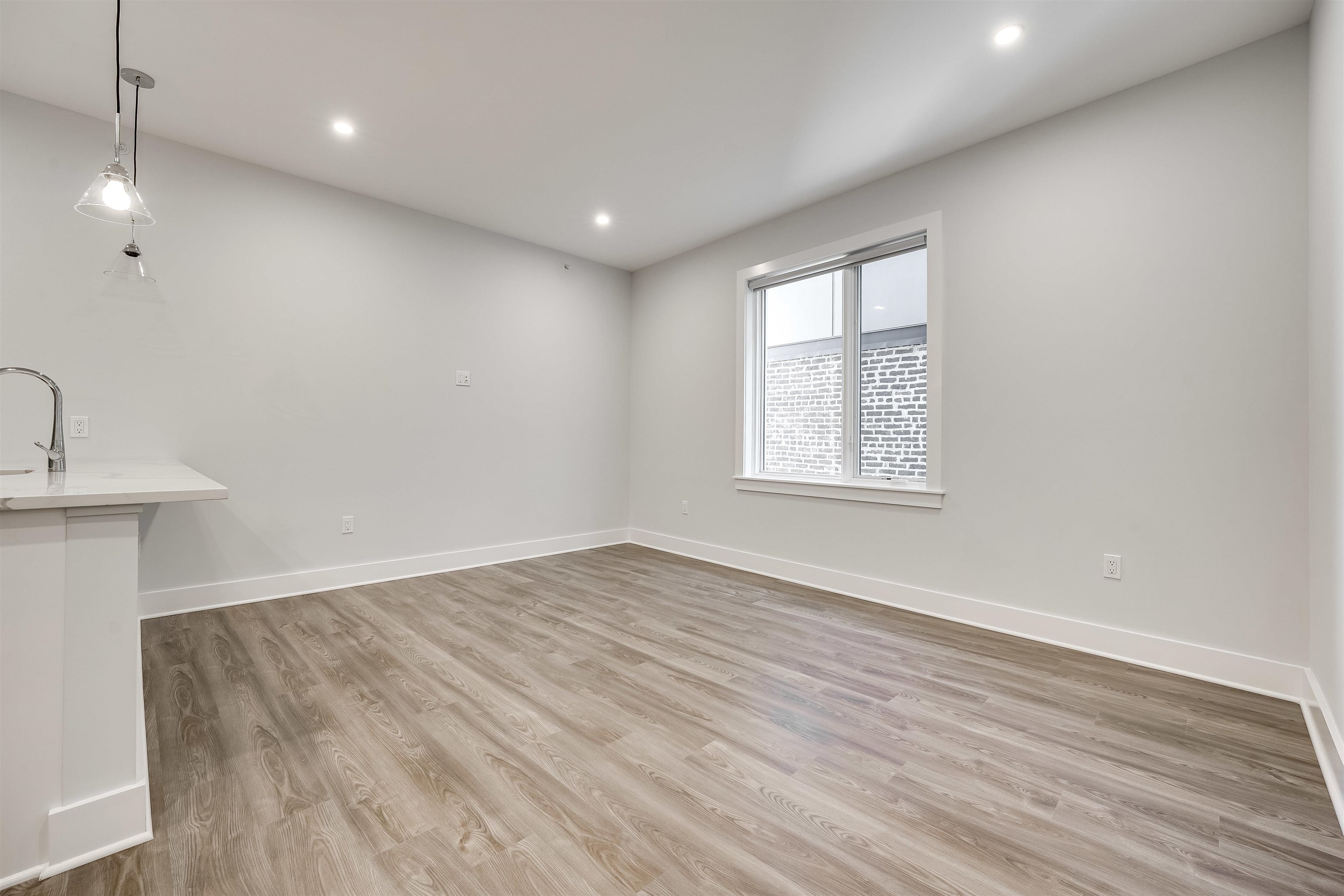 658 GRAND ST Unit: 504