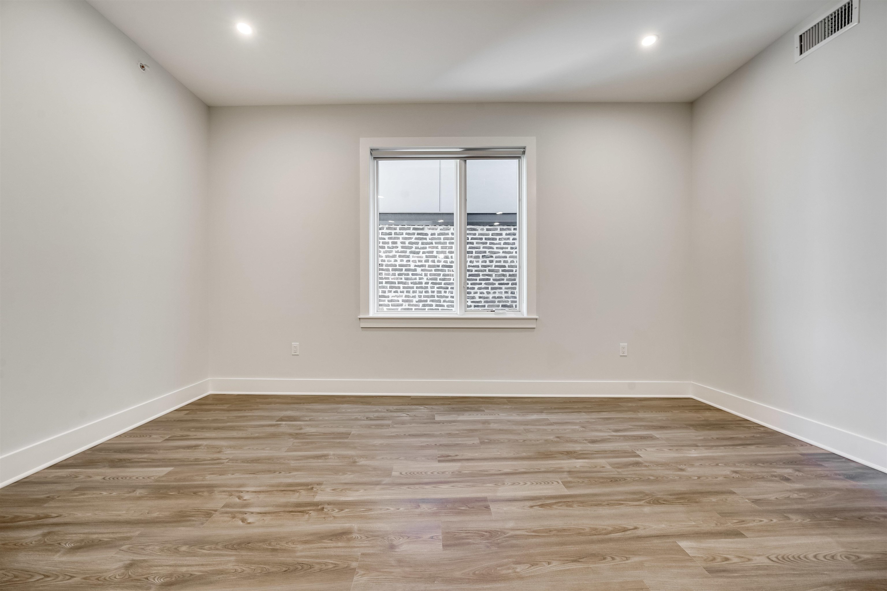 658 GRAND ST Unit: 504