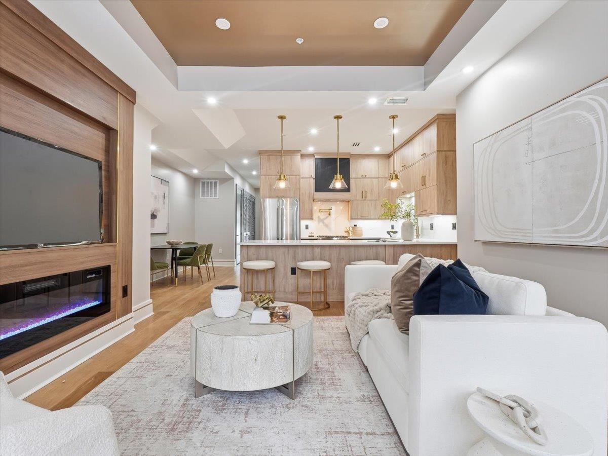 134 HANCOCK AVE Unit: 1