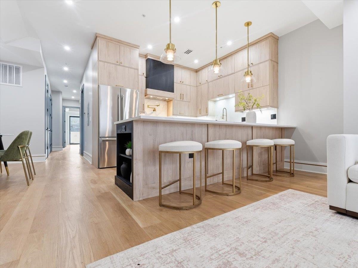 134 HANCOCK AVE Unit: 1