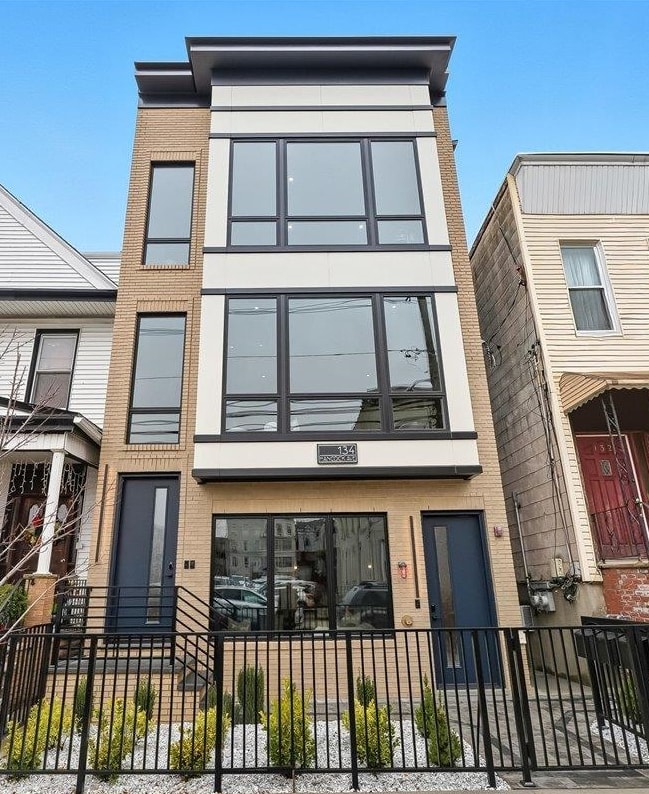 134 HANCOCK AVE Unit: 1