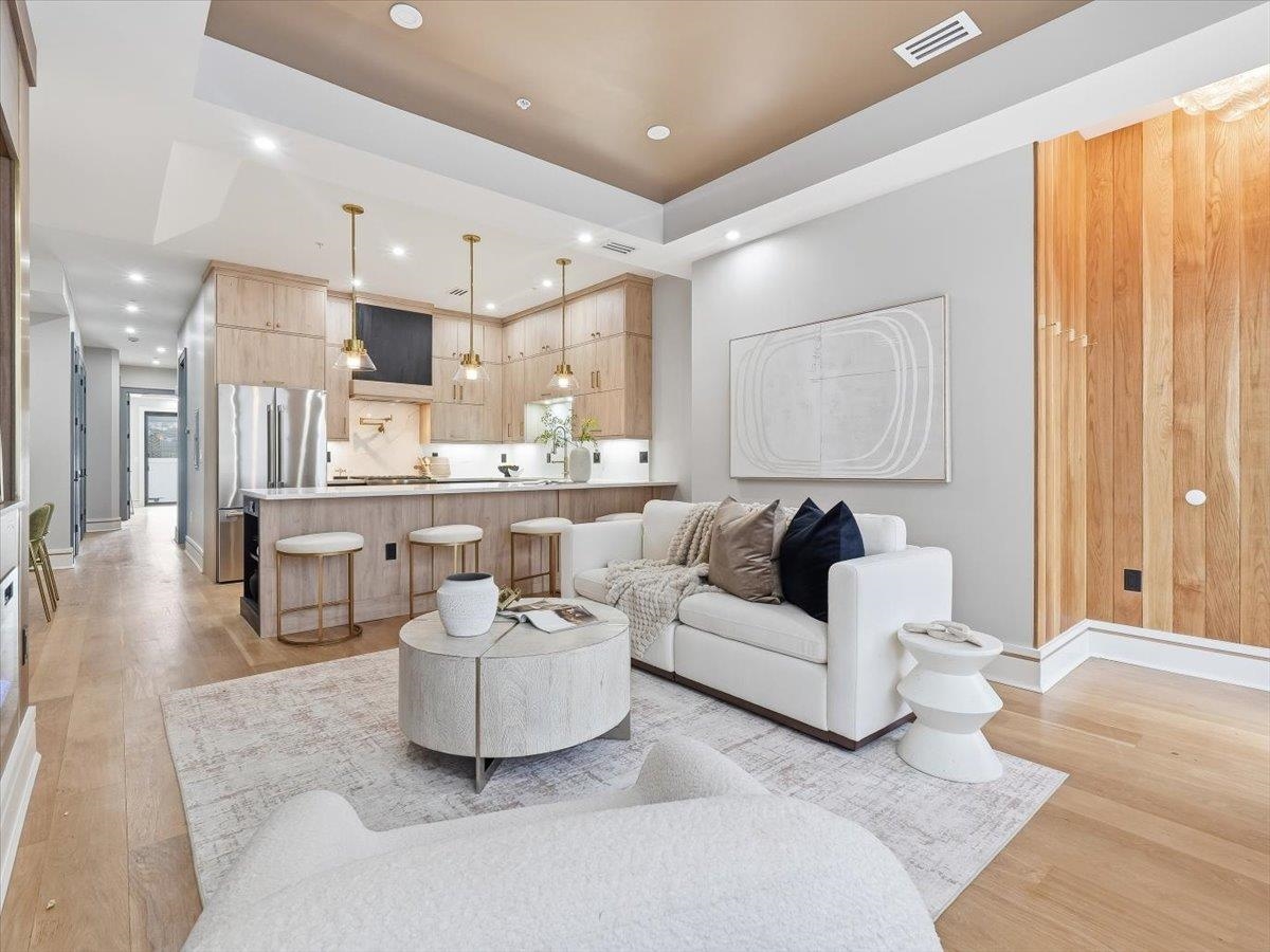 134 HANCOCK AVE Unit: 1