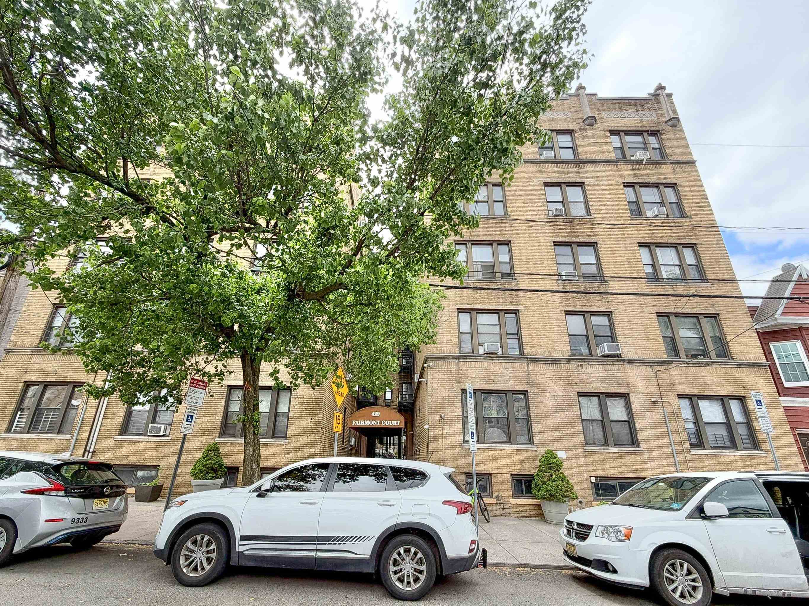 429 FAIRMOUNT AVE Unit: 305